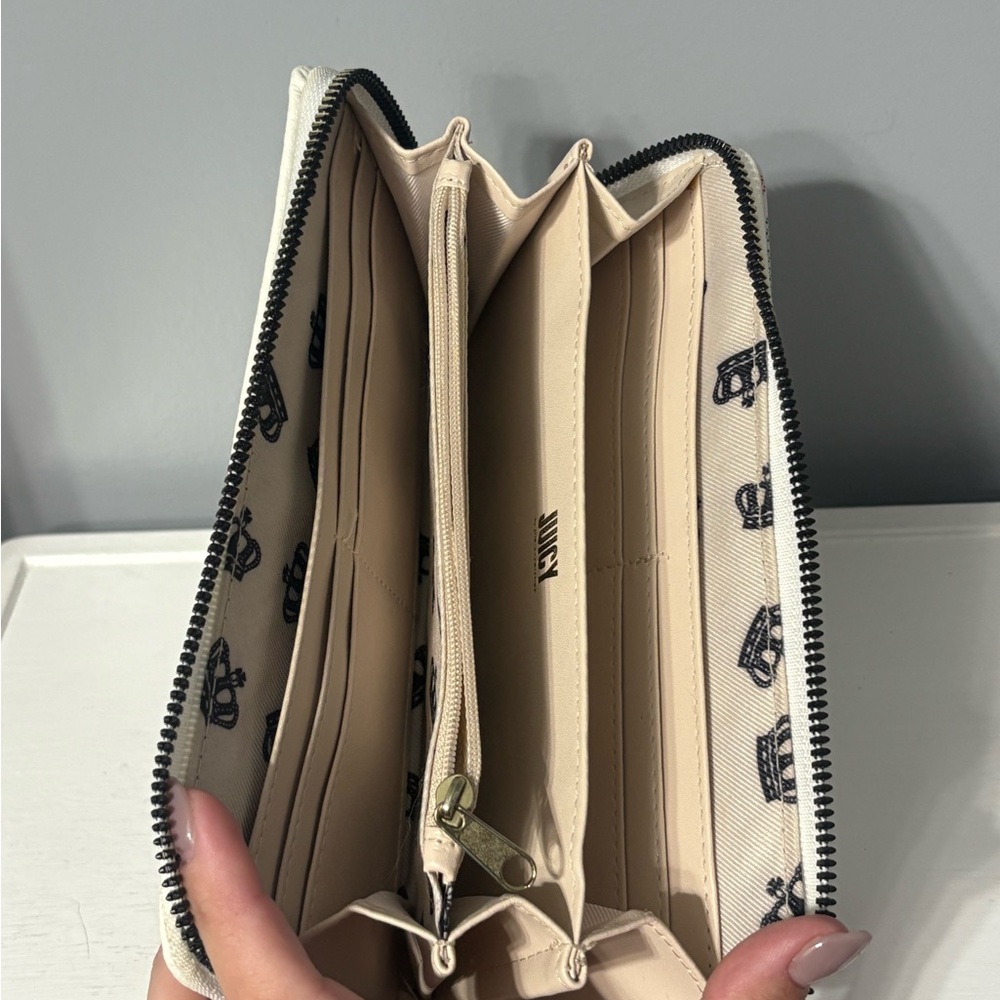 Juicy Couture White Multicolor Logo Wristlet - Picture 3 of 5